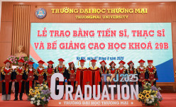 Lễ trao bằng tiến sĩ, thạc sĩ và bế giảng cao học khóa 29B