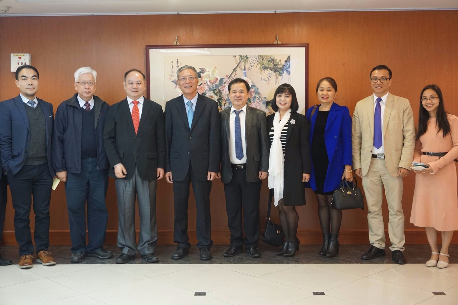 Delegation of Thuongmai University Visits and Signs a Cooperation Agreement with Lunghwa University (Taiwan)