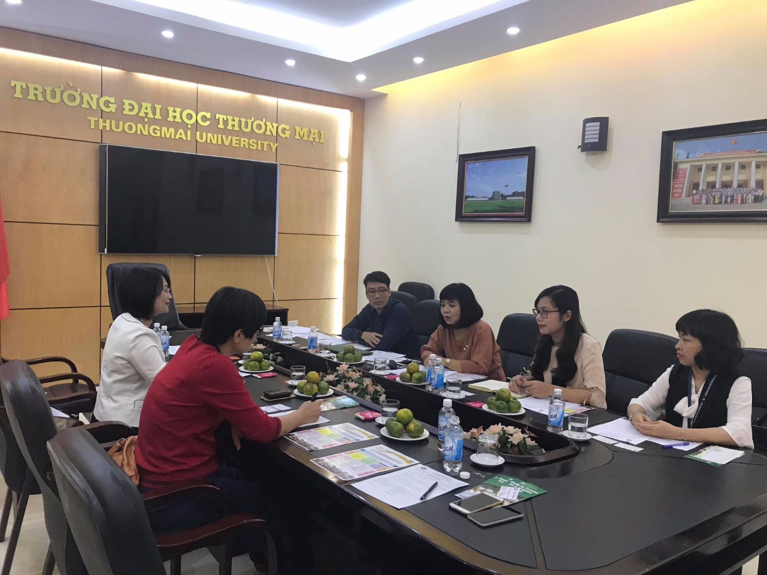 Thuongmai University Receives and Works with Kaohsiung National University of Hospitality and Tourism – Taiwan