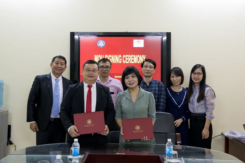 Thuongmai University meets and works with representatives of Saint Louis Tuguegarao- Philippines University