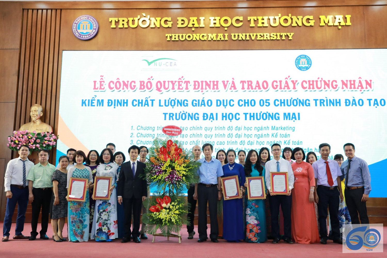 Ceremony to announce the decision and award the Certificates of assessment of education quality to 05 undergraduate programmes of Thuongmai University