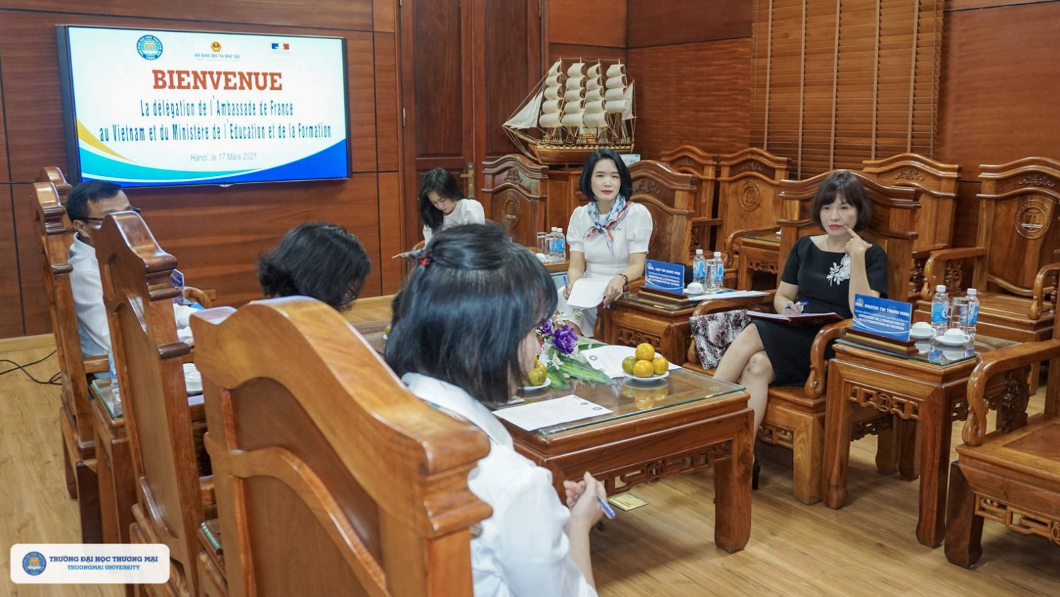 2 Trường Đại học Thương mại tiếp và làm việc với ĐSQ Pháp